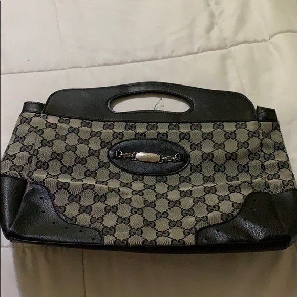 A Gucci purse and a Surface. - Picture 1 of 2